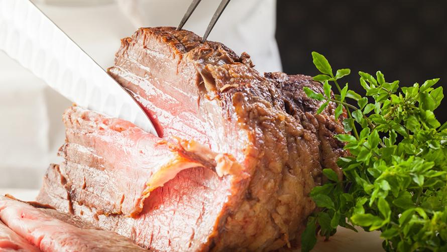 土日祝限定で登場する牛ロース肉のローストビーフ
