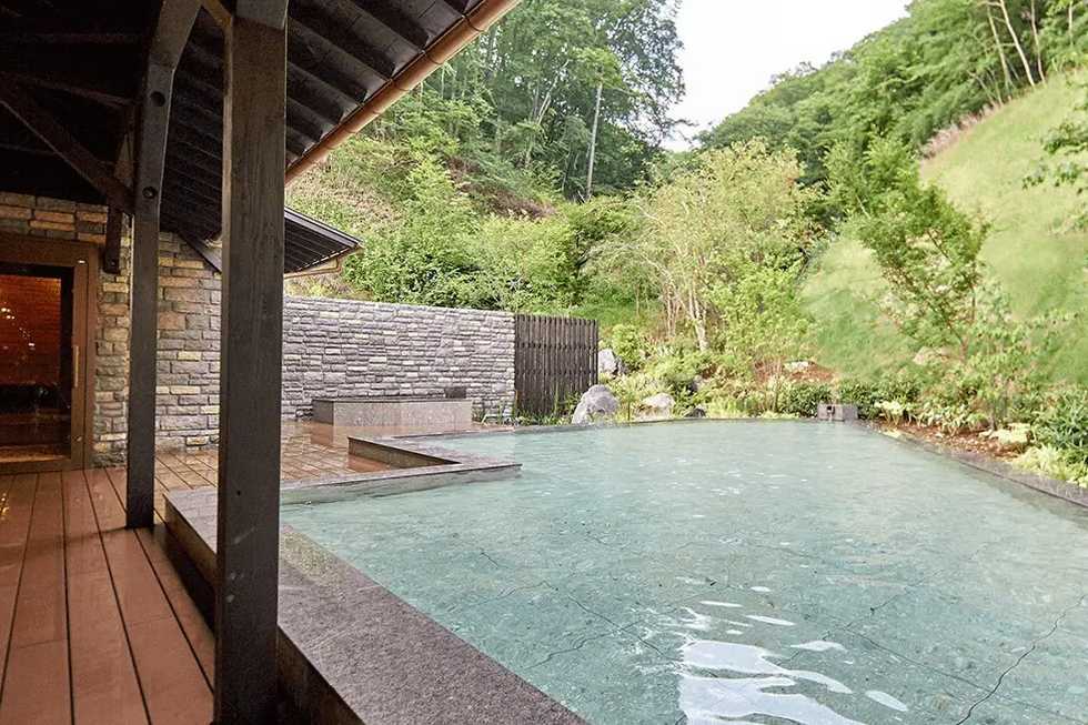 ルグラン軽井沢ホテル&リゾート_炭酸水素塩泉露天風呂