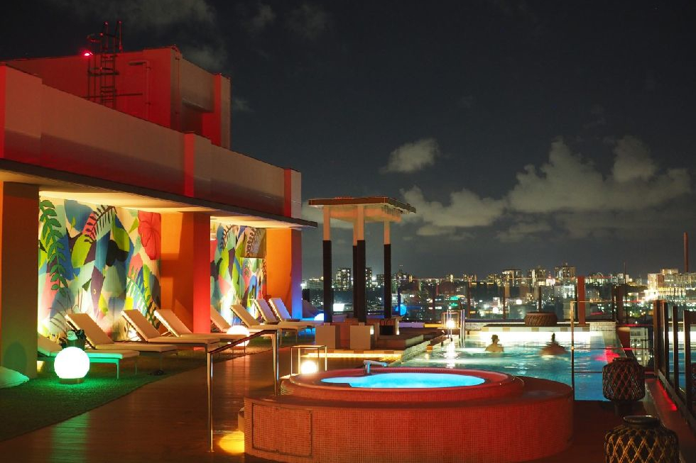 14F インフィニティプールの夜景