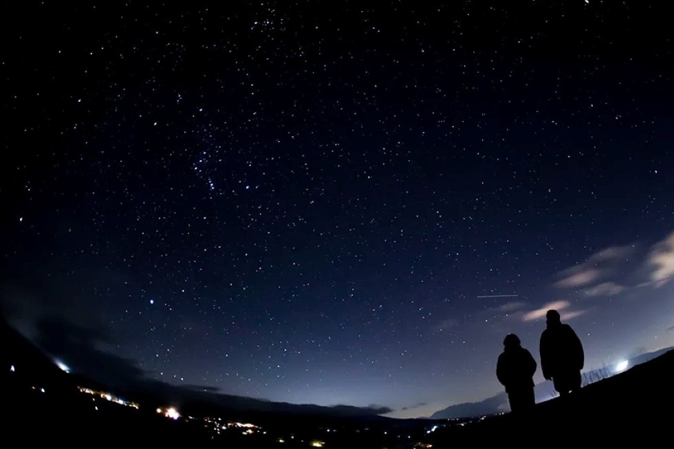 圧倒的な星空と幻想的世界を体験。非日常と寛ぎが融合する宿