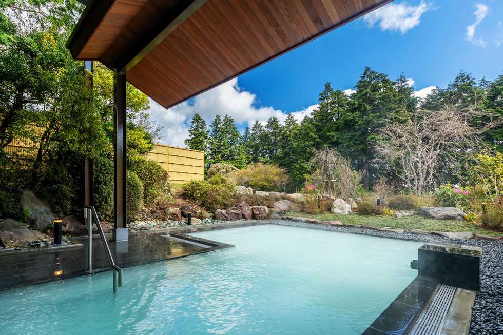 乳白色温泉露天風呂