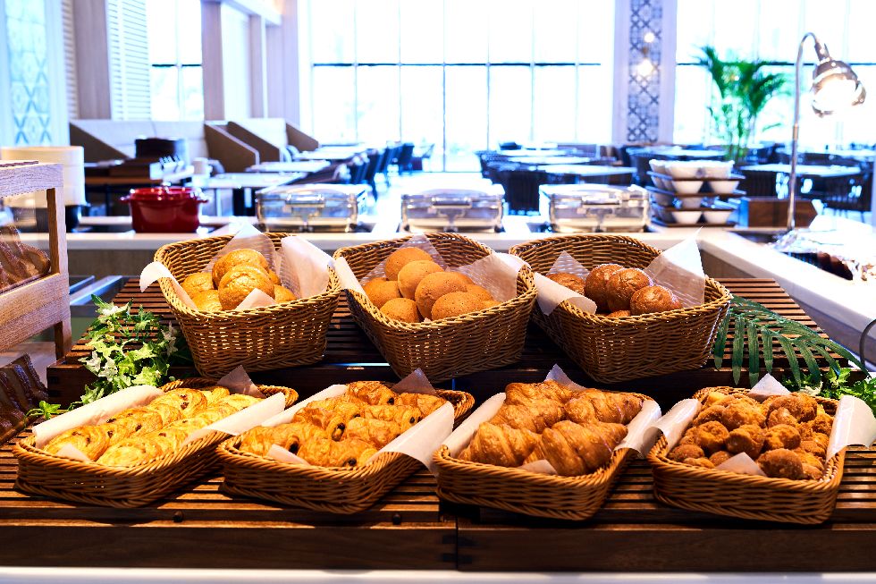 朝食ビュッフェのパン