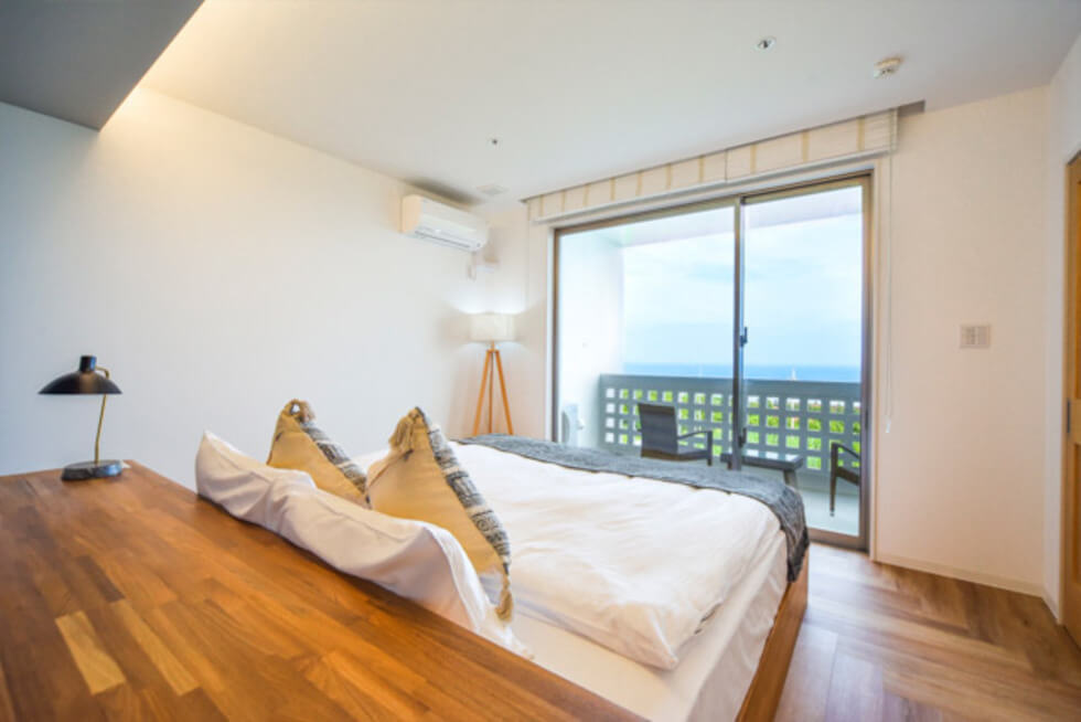 オーシャンビューのマスターベッドルーム