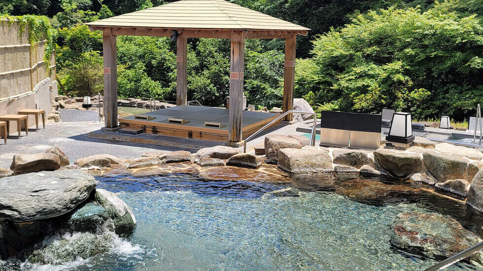 「外の湯」の露天風呂