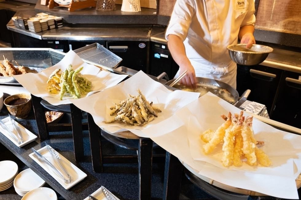 夕食バイキング_揚げたてサクサクの天ぷらイメージ