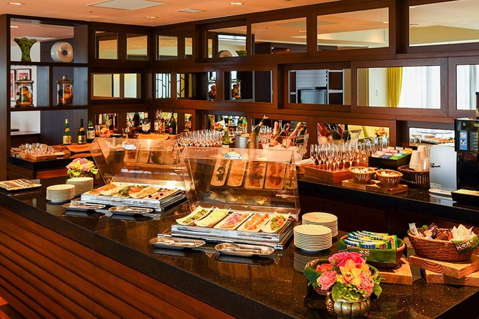 プレミアムラウンジ_フードプレゼンテーション