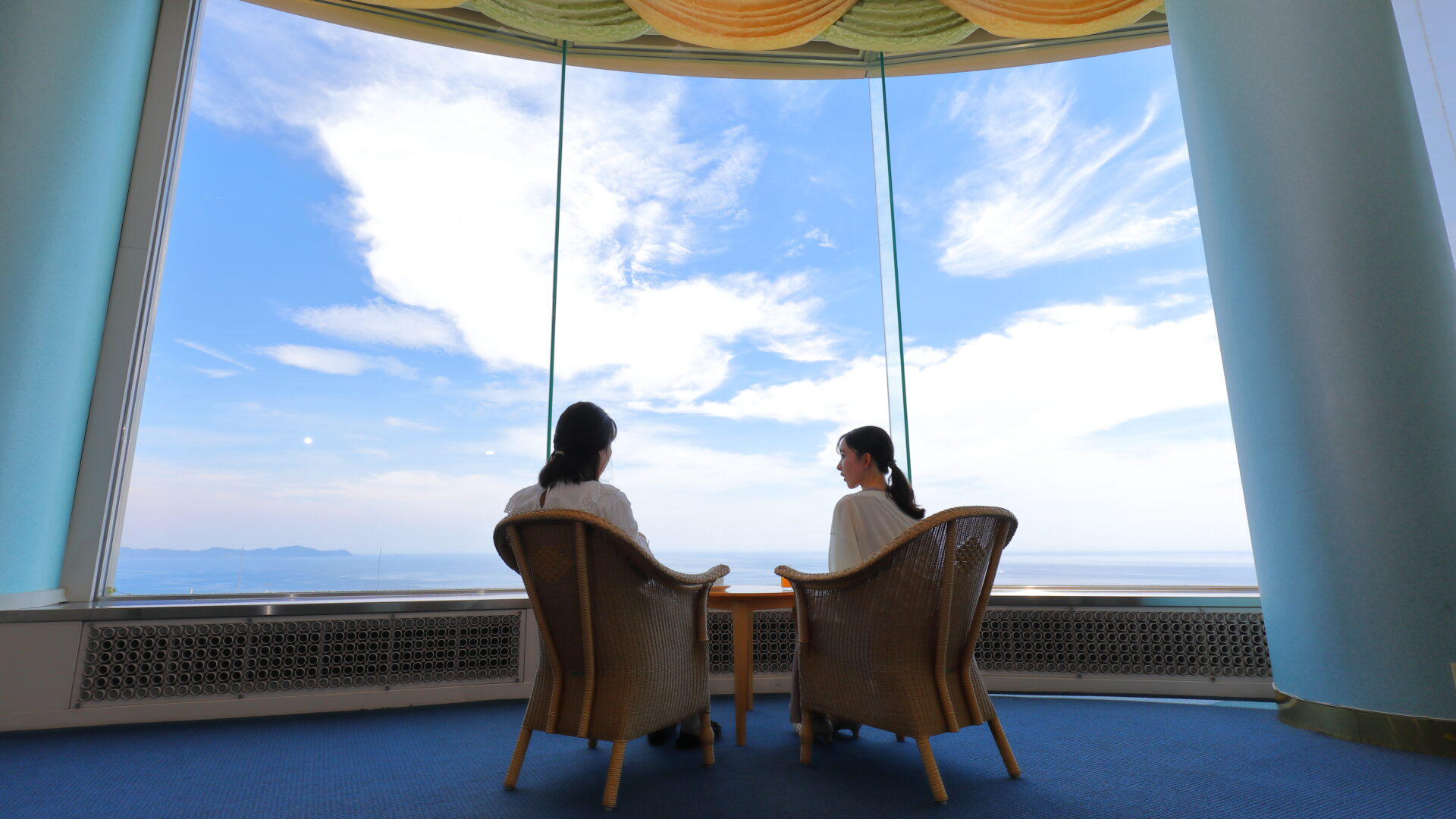 ニューアカオ_ロイヤルラウンジ_人物入り