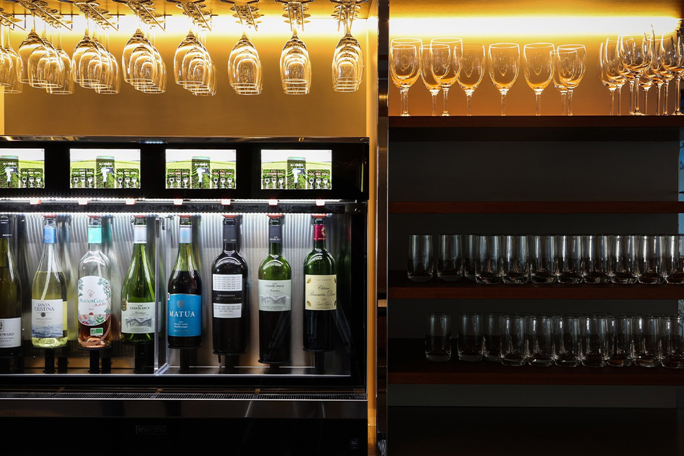 ニューアカオ_ロイヤルラウンジワインサーバー