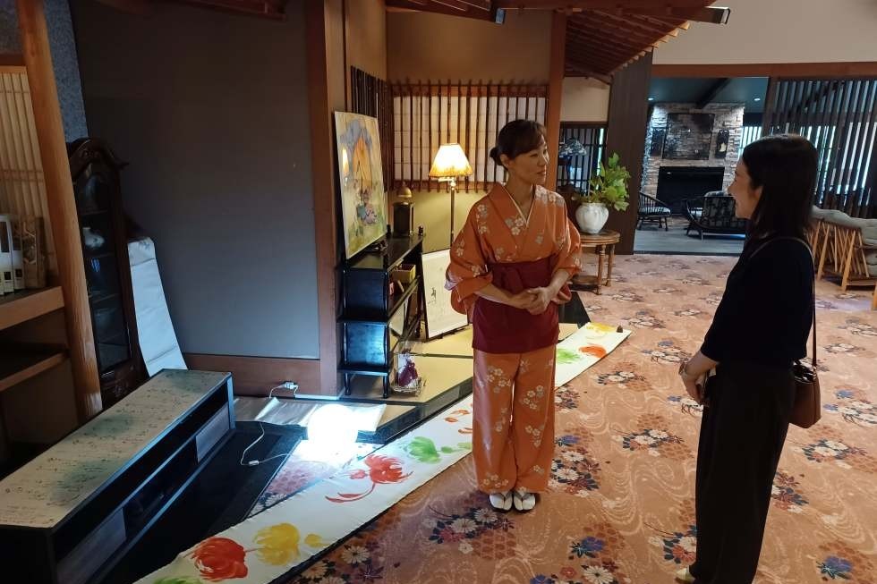 おとぎ亭光風_女将と談笑