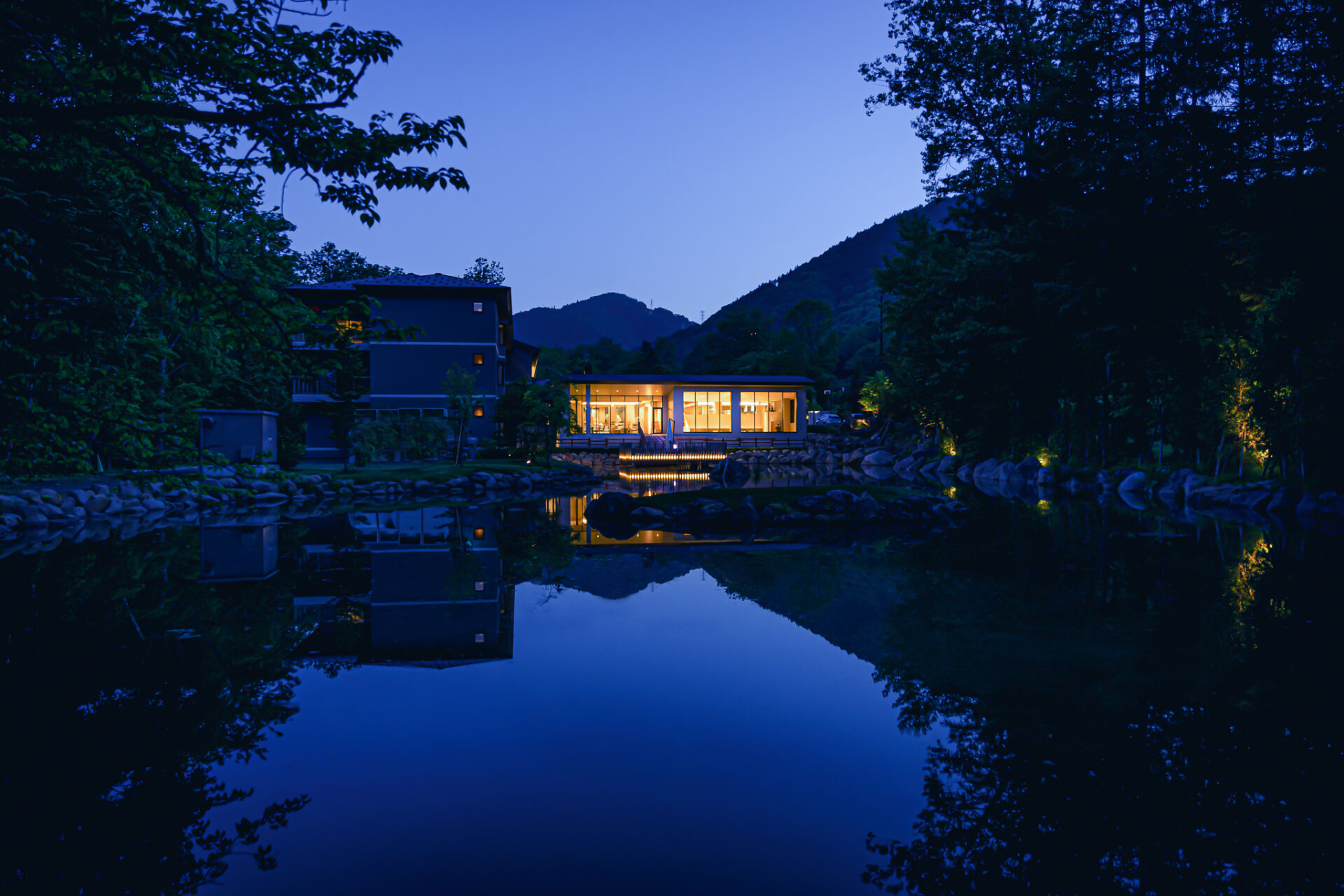 紡がれる季節に魅了される奥定山渓の料理宿