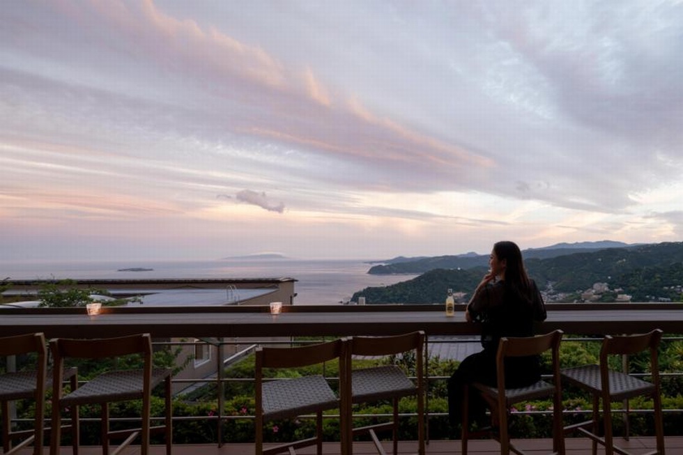 相模湾の景色を楽しみながら過ごす「ベイビューサロン&テラス」