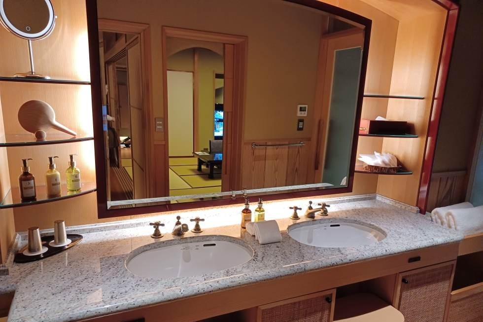 赤沢迎賓館_広い洗面台