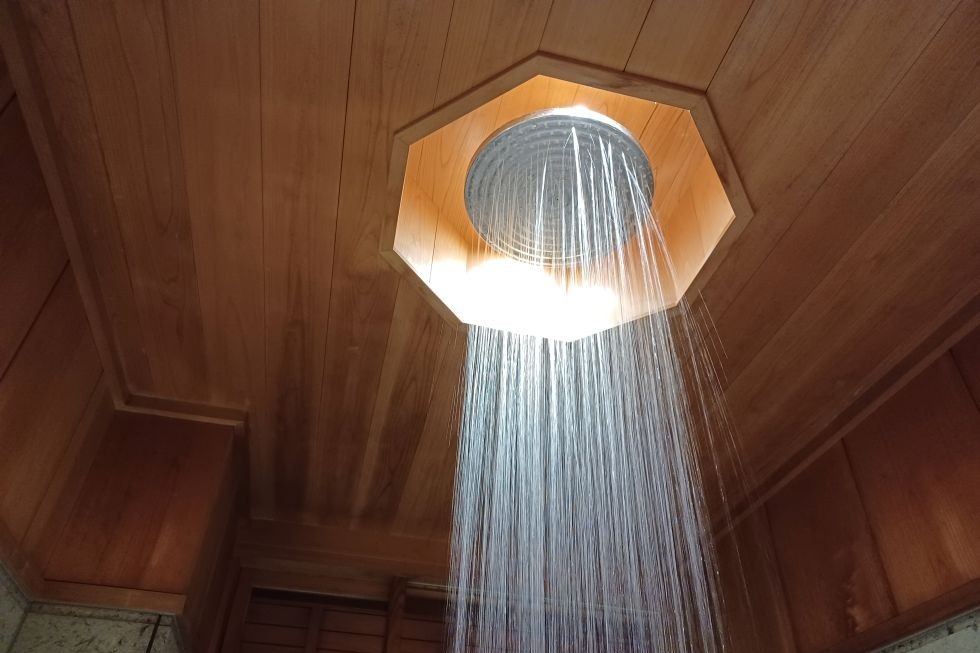 赤沢迎賓館_客室のレインシャワー