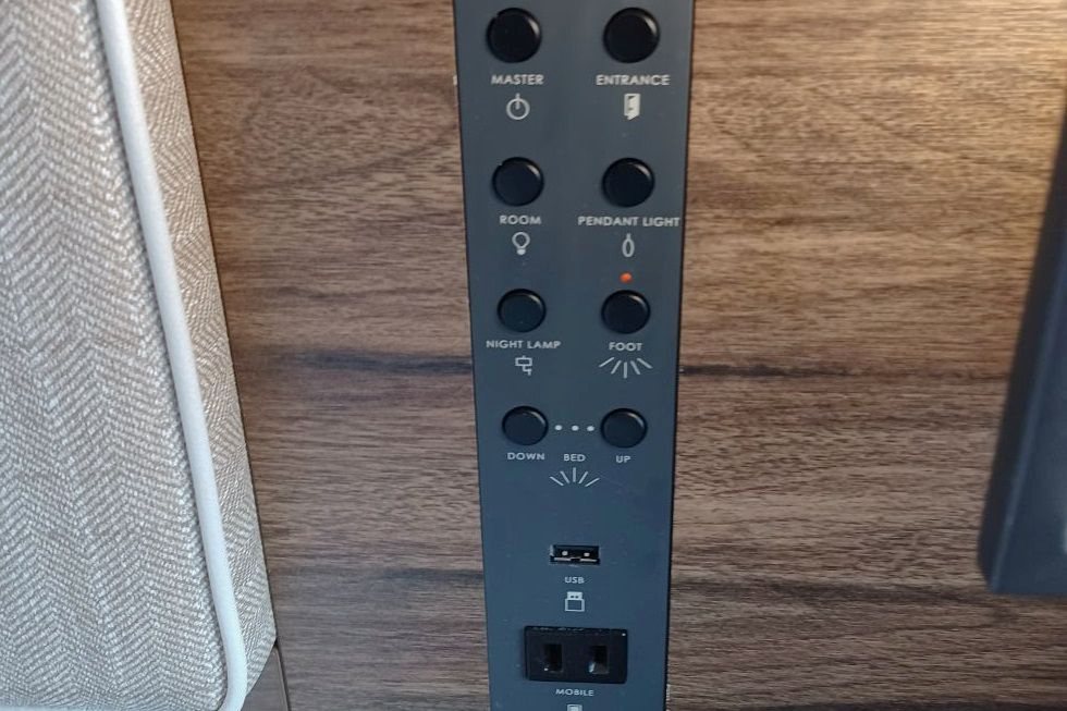 枕元のコンセントなど