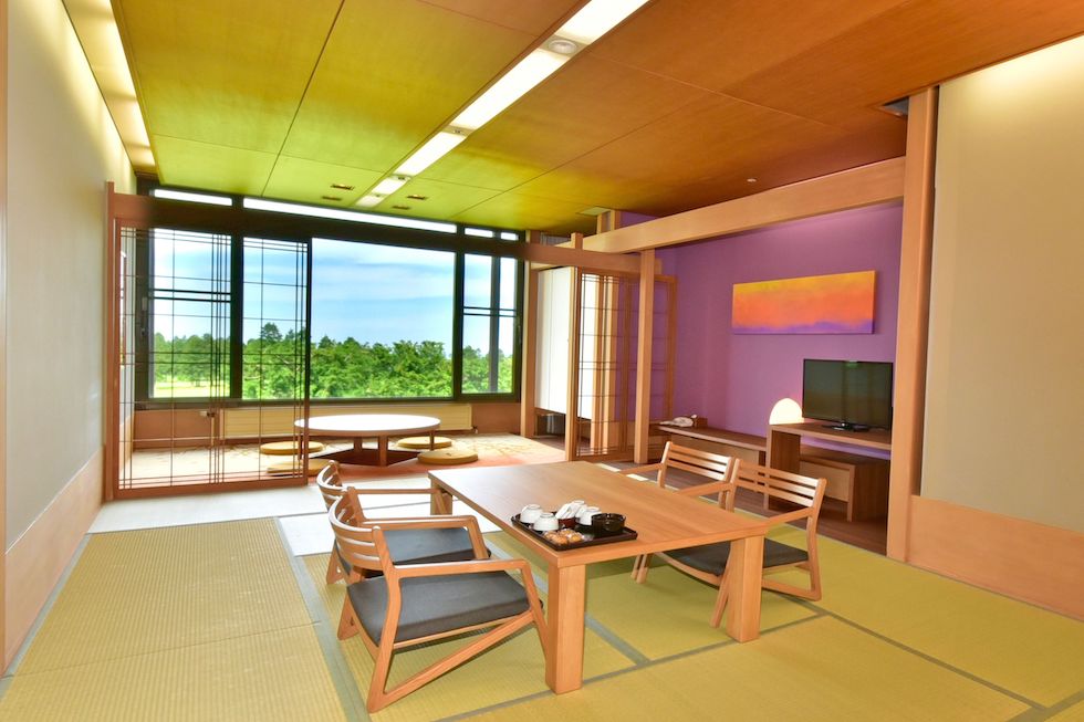 本間12畳と広縁4畳のスタンダードな和室