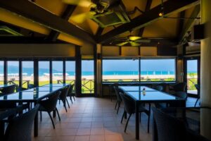 潮風のラウンジ内観