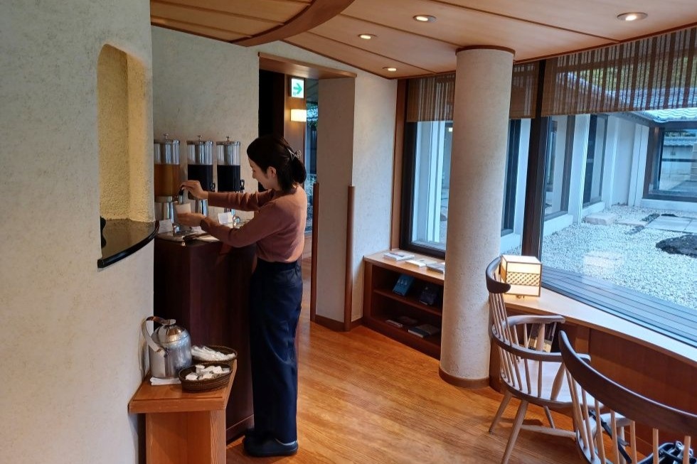 赤沢迎賓館_無人のカフェ