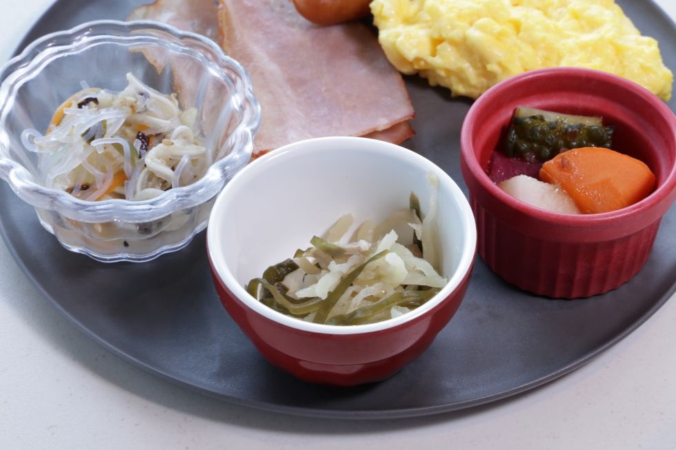 朝食人気は沖縄の味覚を楽しめる前菜