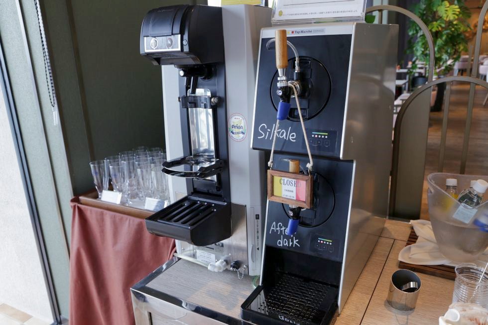 セルフバーカウンターのビールサーバー