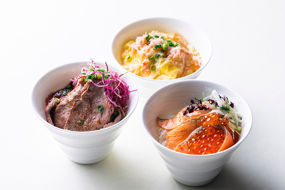 ご当地丼など多彩なメニューが揃う朝食ビュッフェ