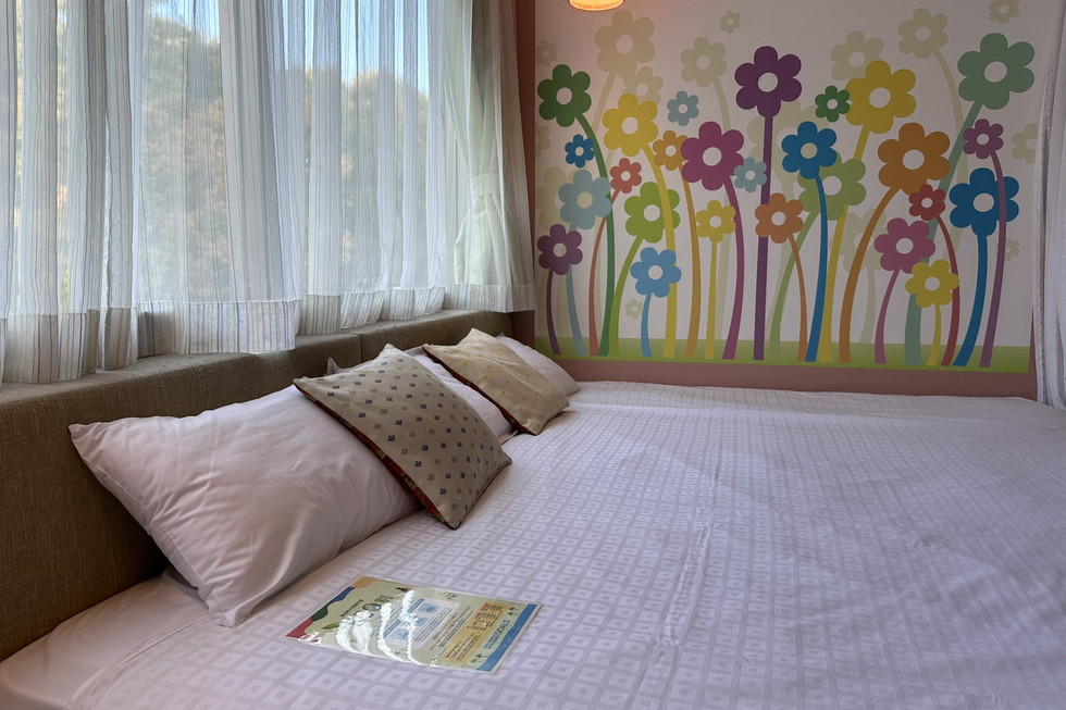 可愛い花柄の壁紙など細かな工夫も