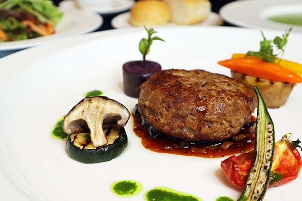 ランチメニュー 和牛とあぐー豚のハンバーグステーキ ~茸ソース~