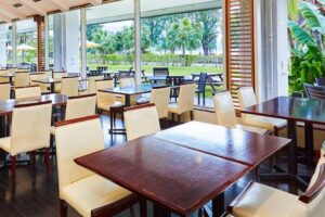 「サーフサイド・カフェ」の内観