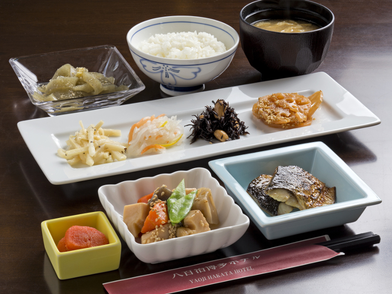 福岡の郷土料理が並ぶ、豪華な和洋バイキングに舌鼓