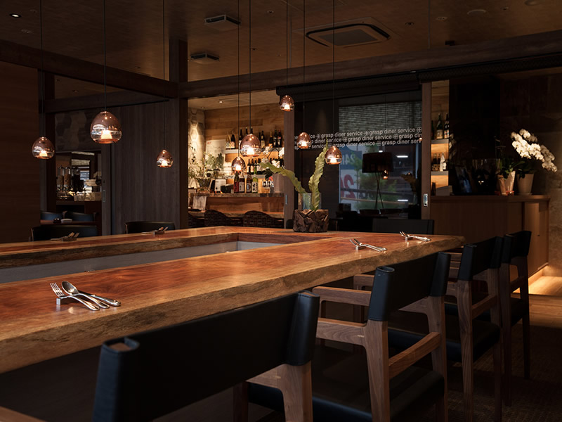 ホテル内には多くの食事処が点在！