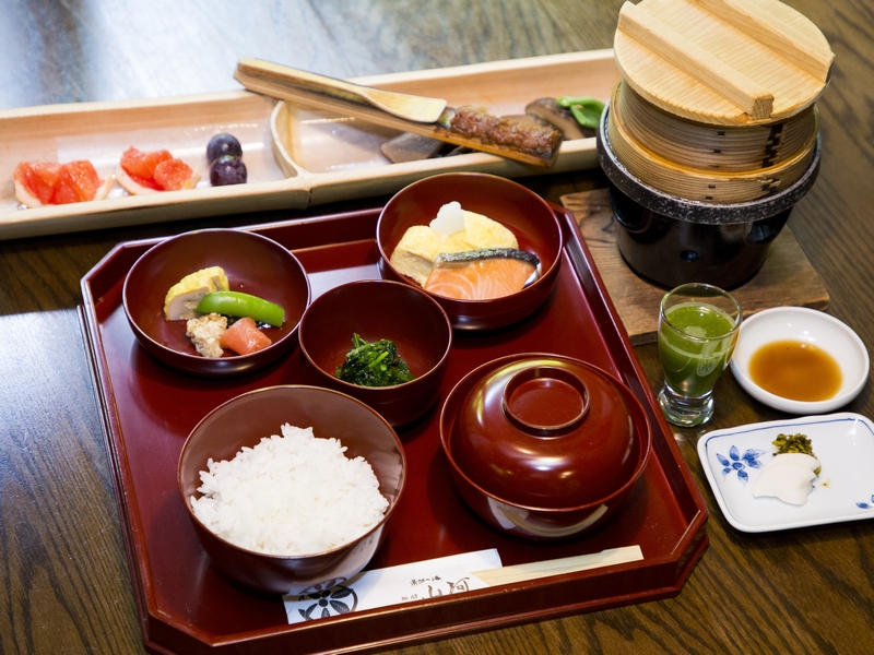 ボリューム満点ながら滋味あふれる日本の朝食