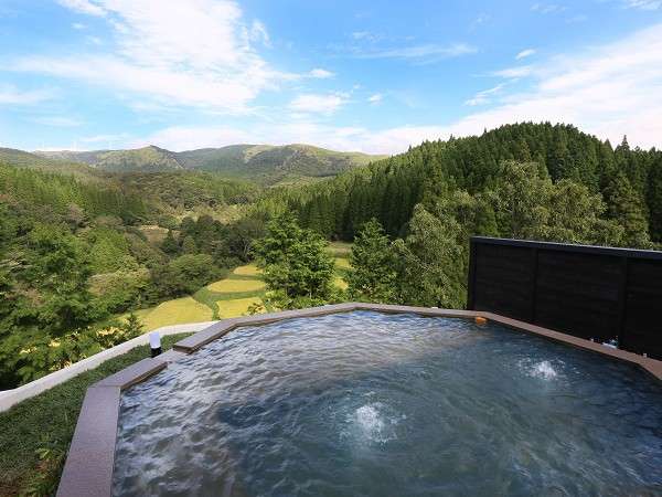 宿泊客は無料で利用できる天空の露天風呂