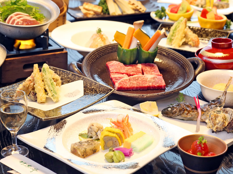 熊本の食材がたっぷり使われた懐石料理に舌鼓