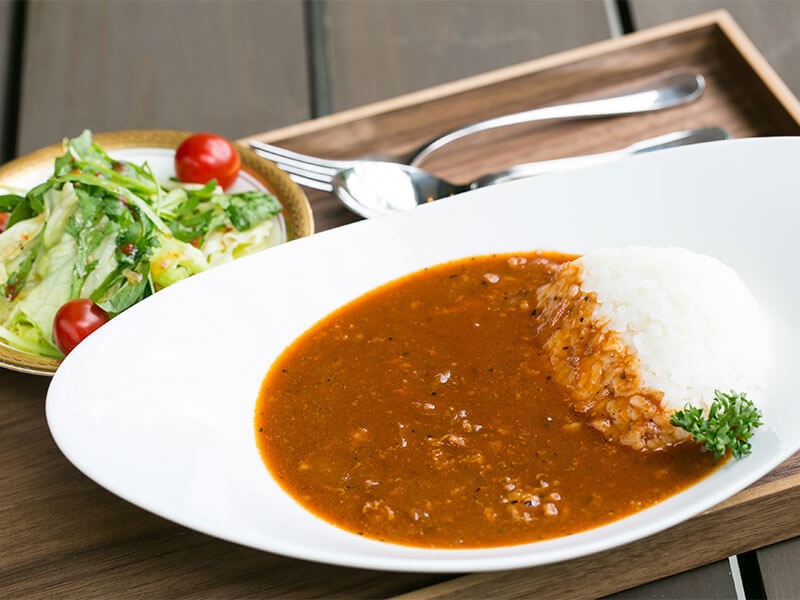 特製ハヤシライスや挽きたてコーヒーなど充実した客室サービス