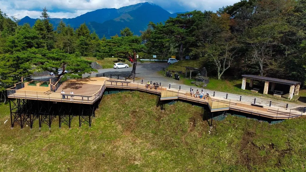 忍野富士2 山梨県忍野村の新名所！富士山の絶景スポット「二十曲峠展望テラス