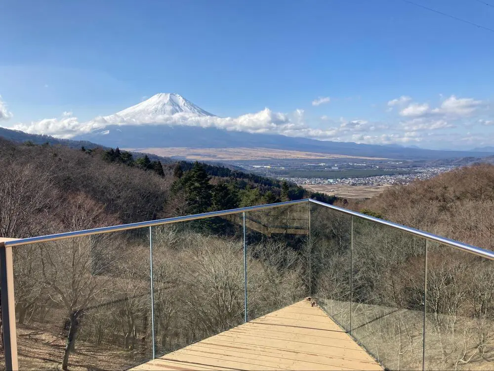 山梨県忍野村の新名所！富士山の絶景スポット「二十曲峠展望テラス