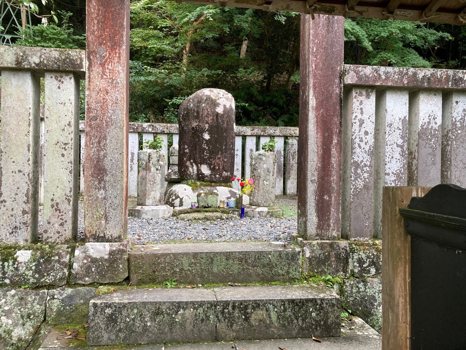 源頼家の墓2
