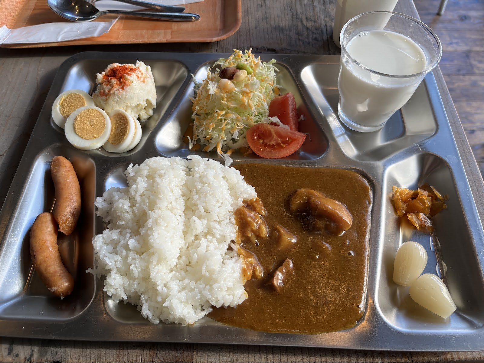 本格海軍カレーが楽しめる!横須賀観光の始まりは「MIKASA CAFE」で
