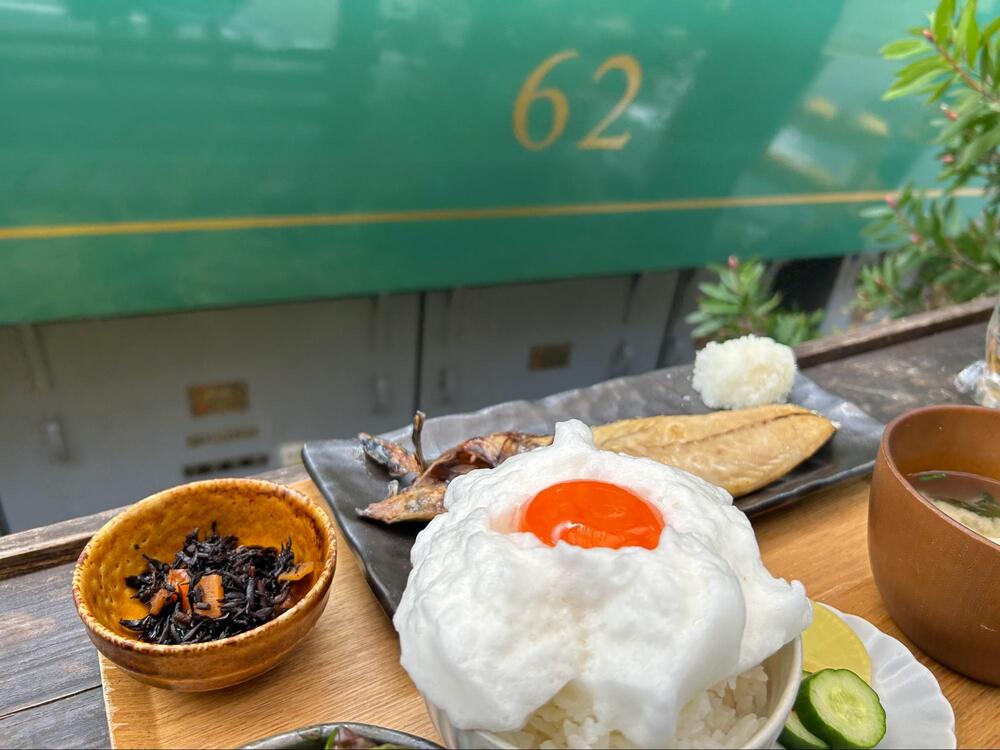 こんな卵かけご飯初めて！鎌倉の人気店「ヨリドコロ」で絶品干物定食を堪能