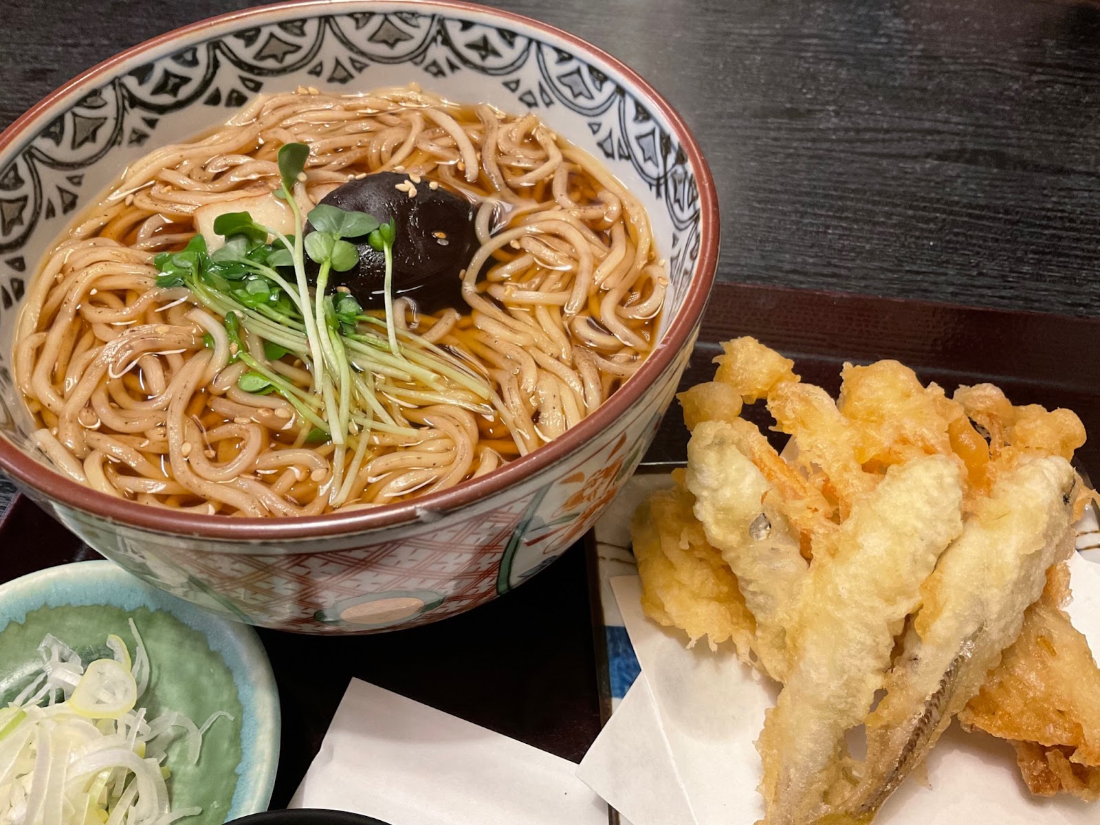 絹引の里のそばとワカサギ料理