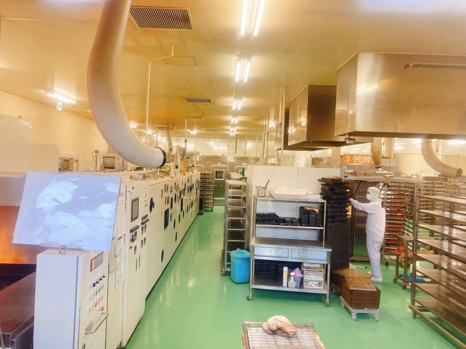 オギノパン工場直売所