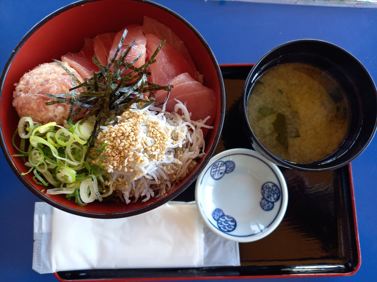 潮騒食堂哉介三種のまぐろ丼
