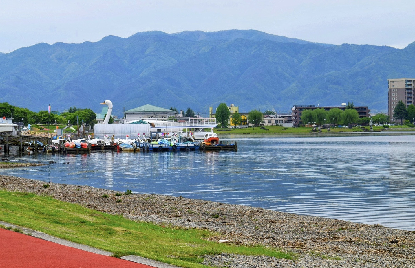 諏訪湖_湖面と遊覧船
