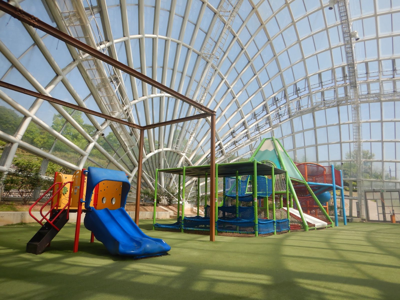 笛吹川フルーツ公園ドーム