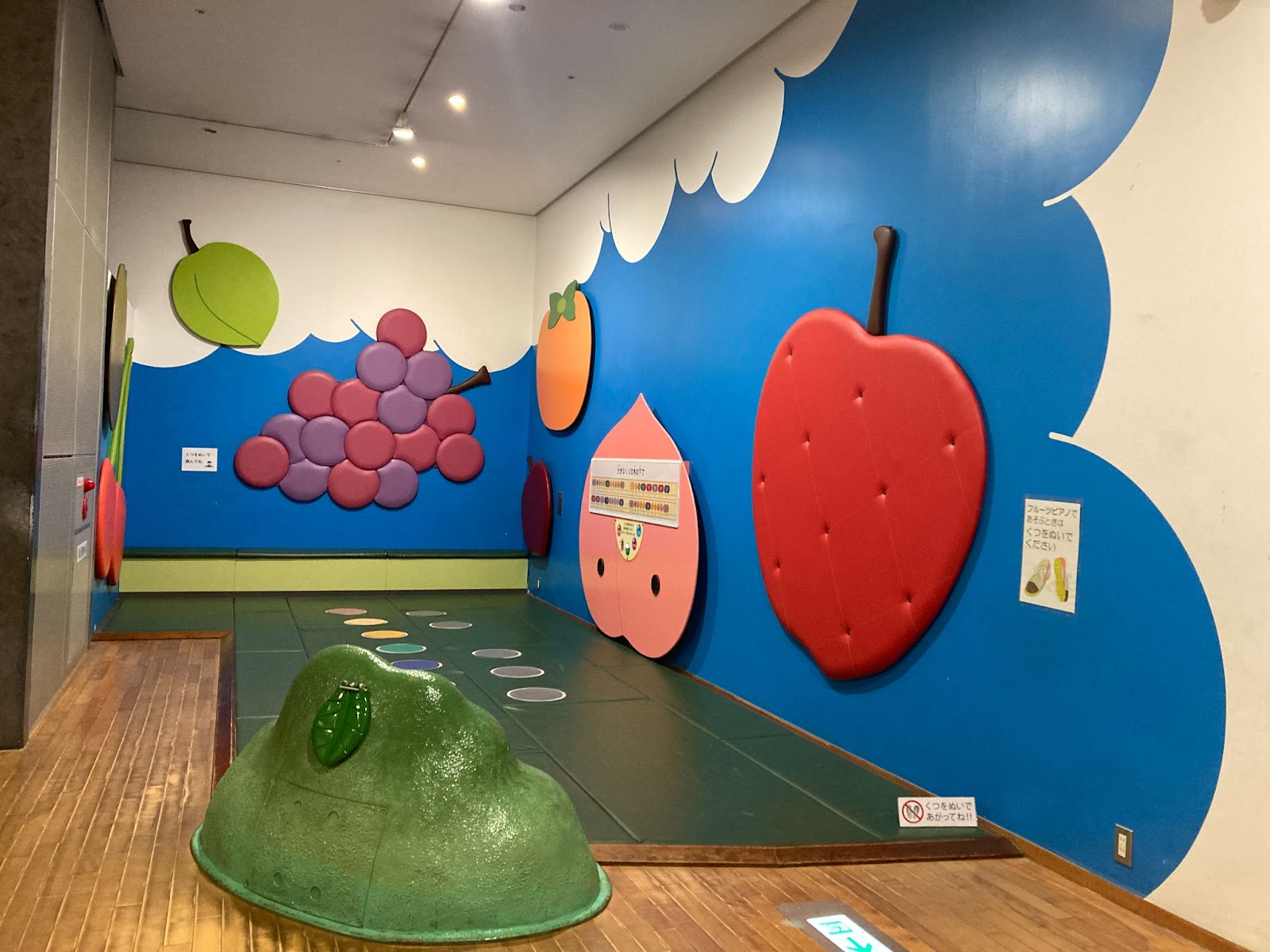 笛吹川フルーツ公園のくだもの館