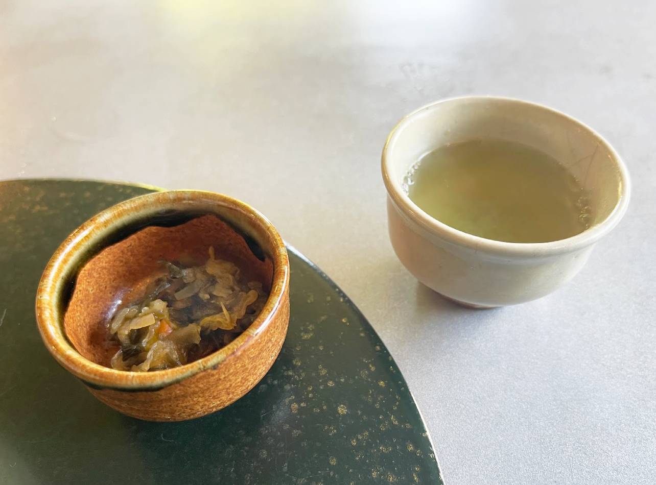 茶房雲母の漬物と昆布茶