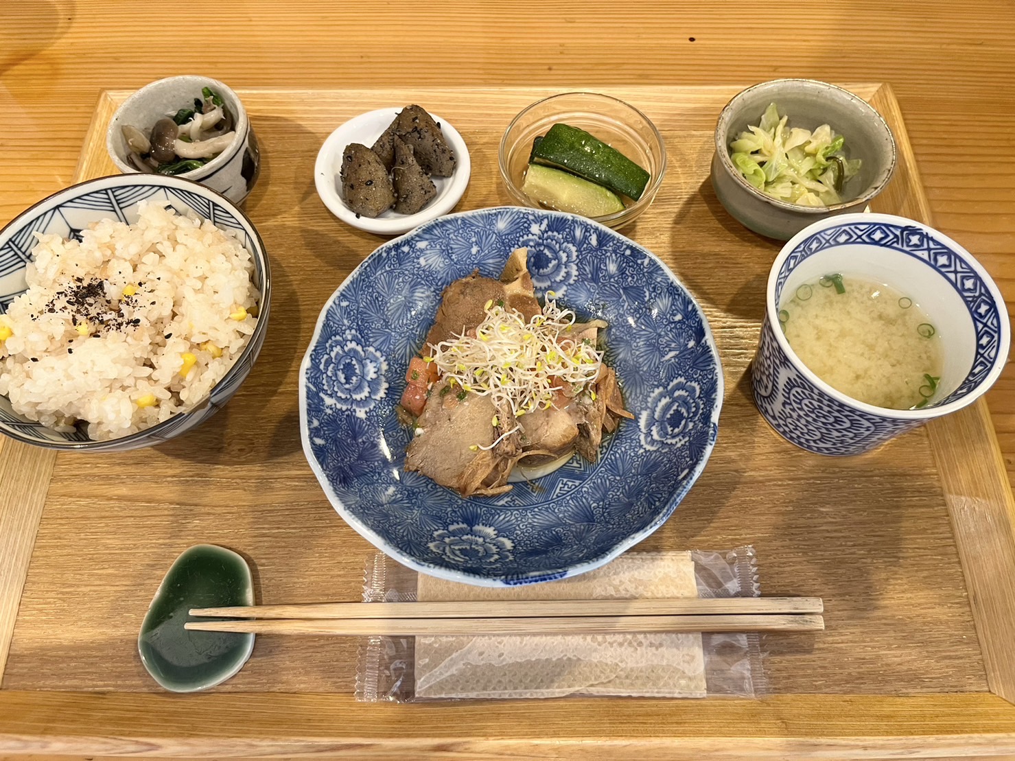 食堂たんと