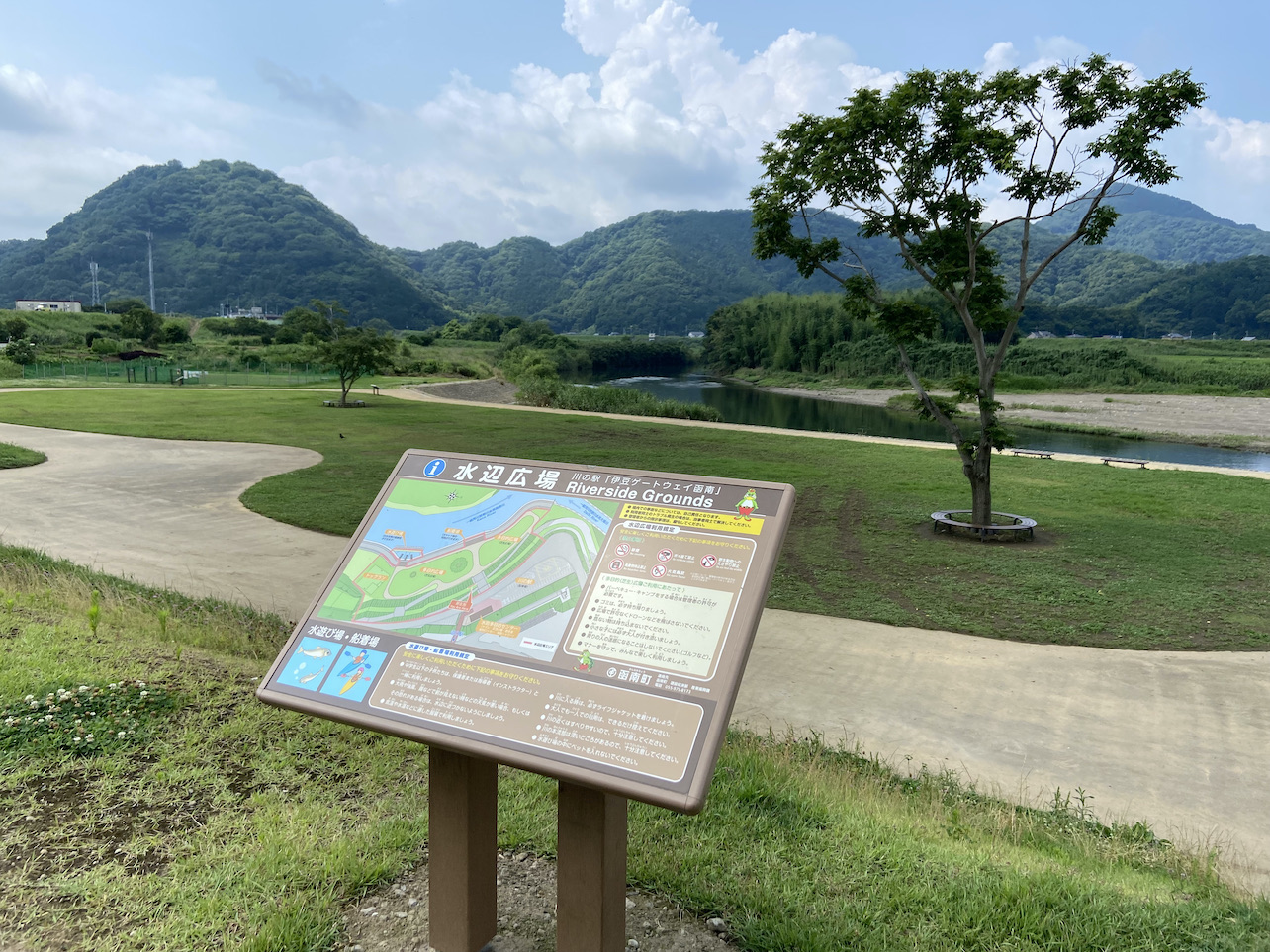 ゲートウェイ_川の駅