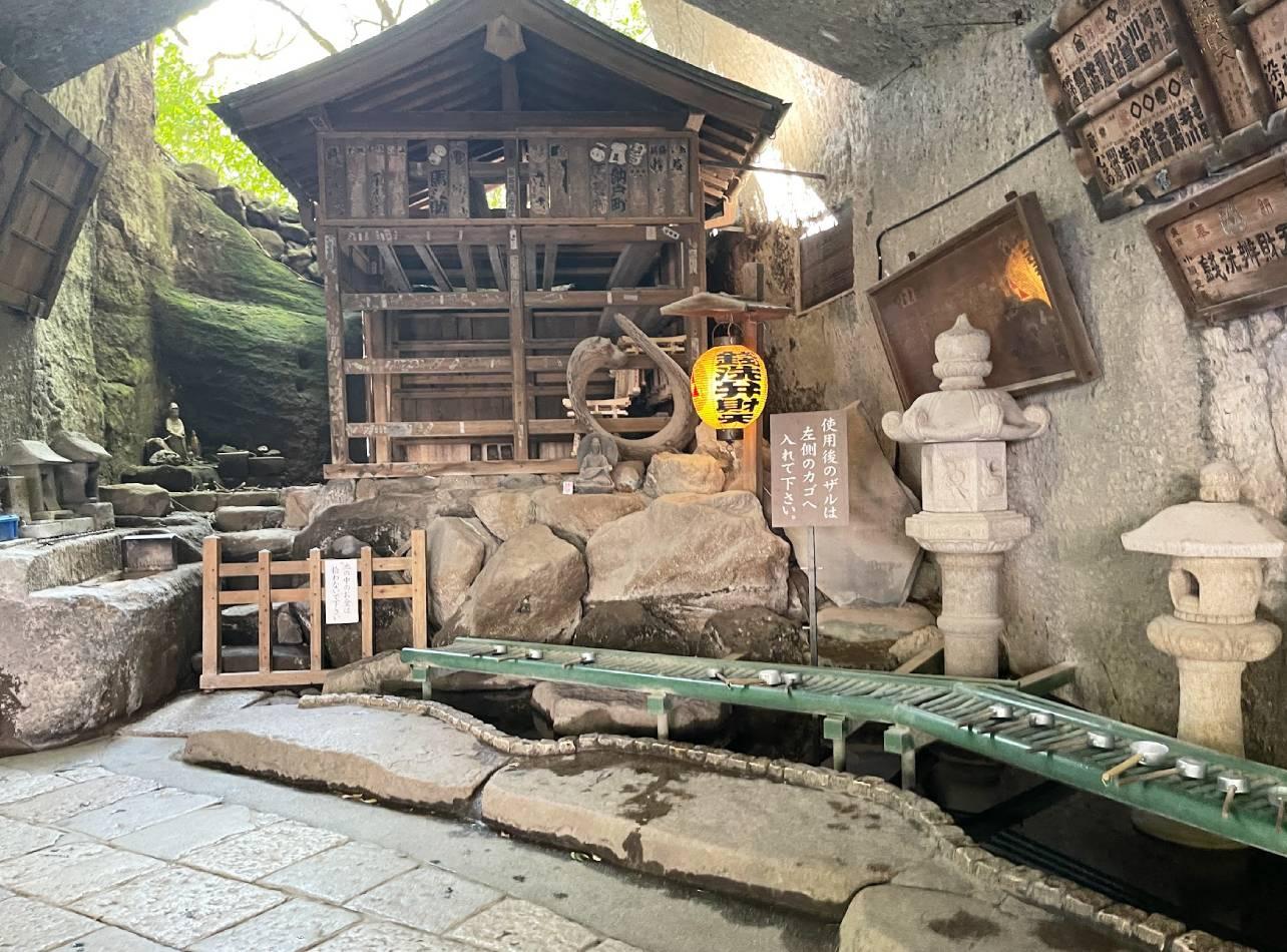 銭洗弁財天 宇賀福神社