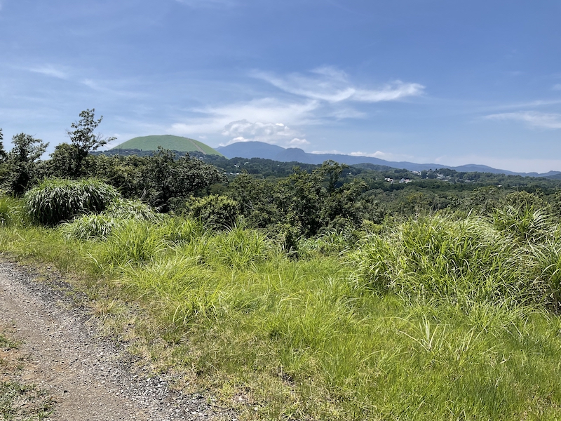ホースカントリー大室山を望む