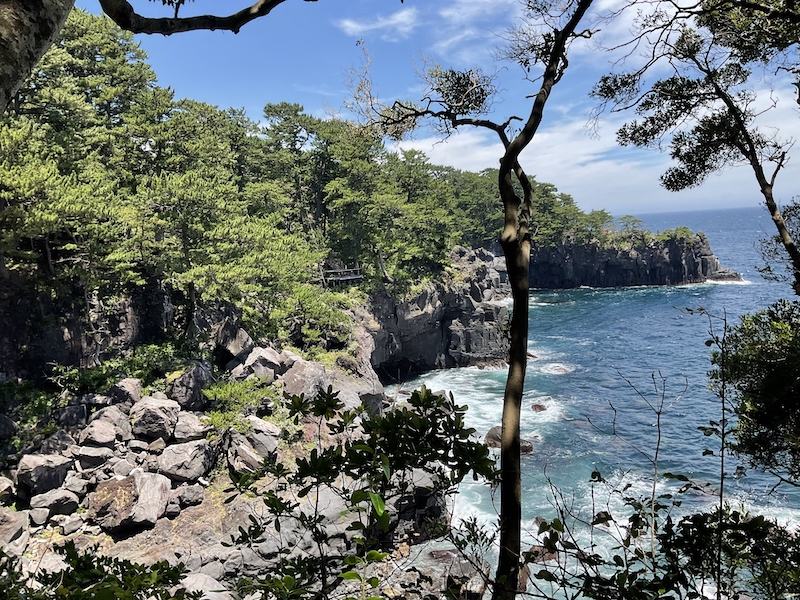 大淀小淀広場から津島の滝展望台を望む